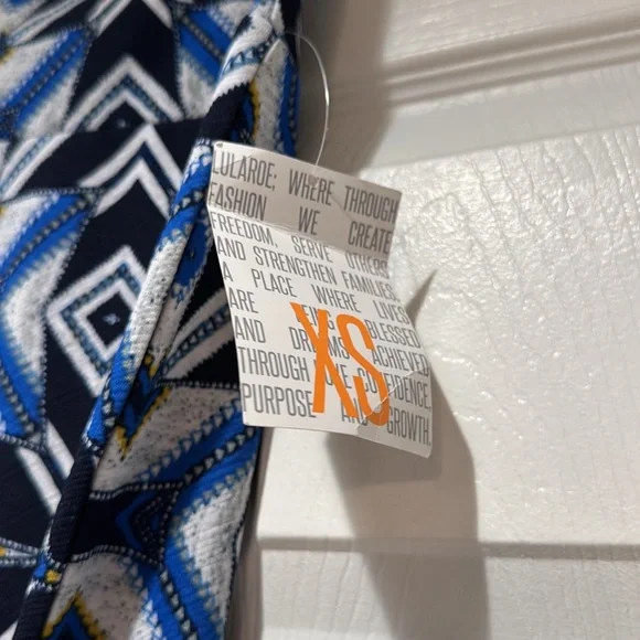 NWT LuLaRoe Cassie Skirt Size XS - Picture 2 of 4